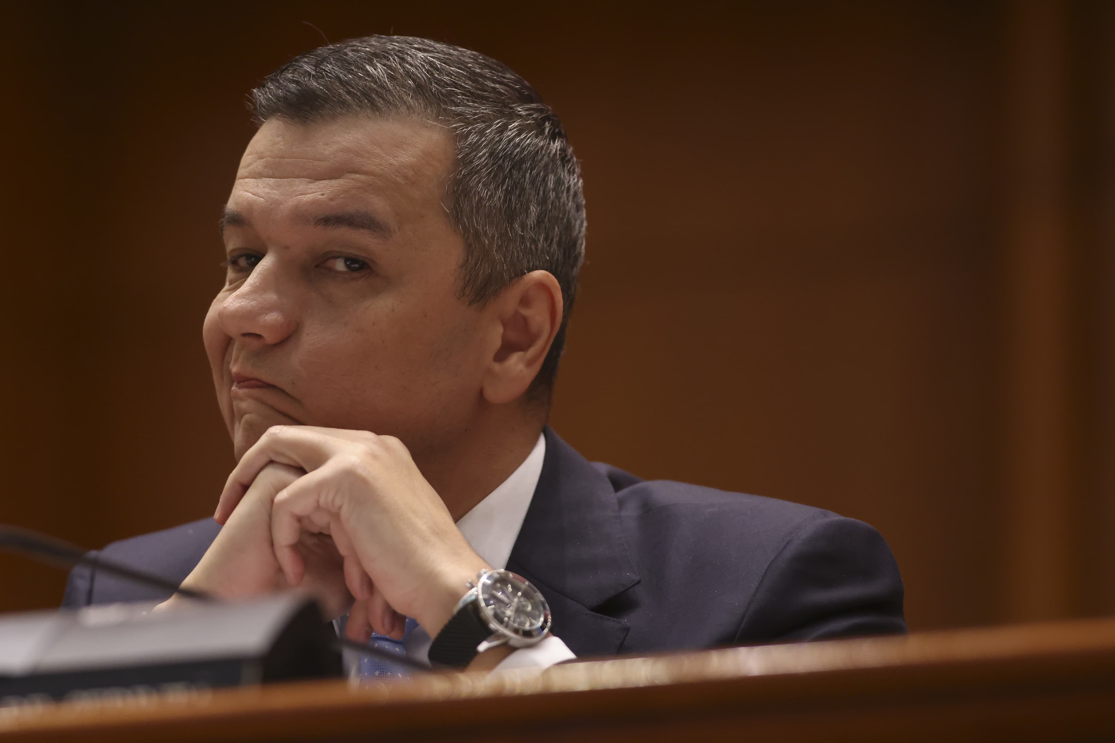FOTO Grindeanu, acuzații spre Bolojan: Zboruri cu 3 pasageri de la Oradea la Varșovia, subvenționate. La companiile din transporturi, Bruxelles-ul a respins numiri de la PNL