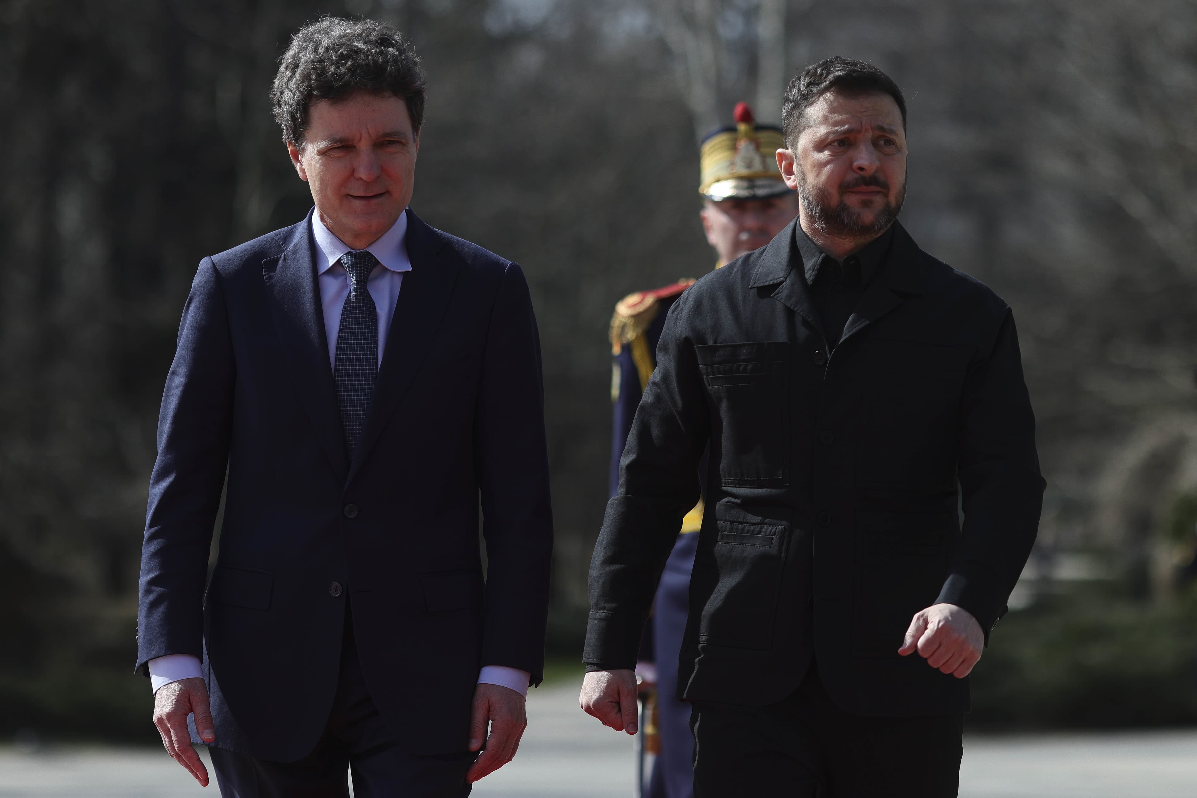 Zelenski vine la București