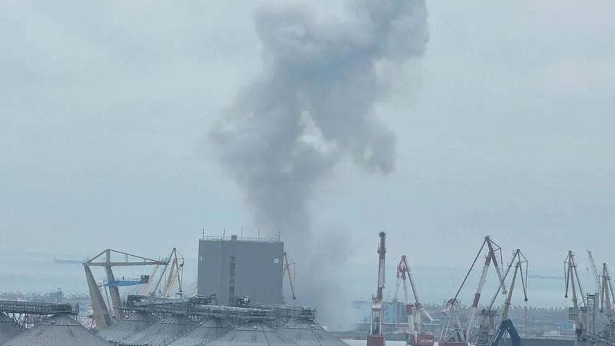 VIDEO&FOTO Nicușor Dan: Vasul petrolier presupus urmărit de cele 4 drone ucrainene explodate în apele românești nu face parte din flota fantomă a Rusiei