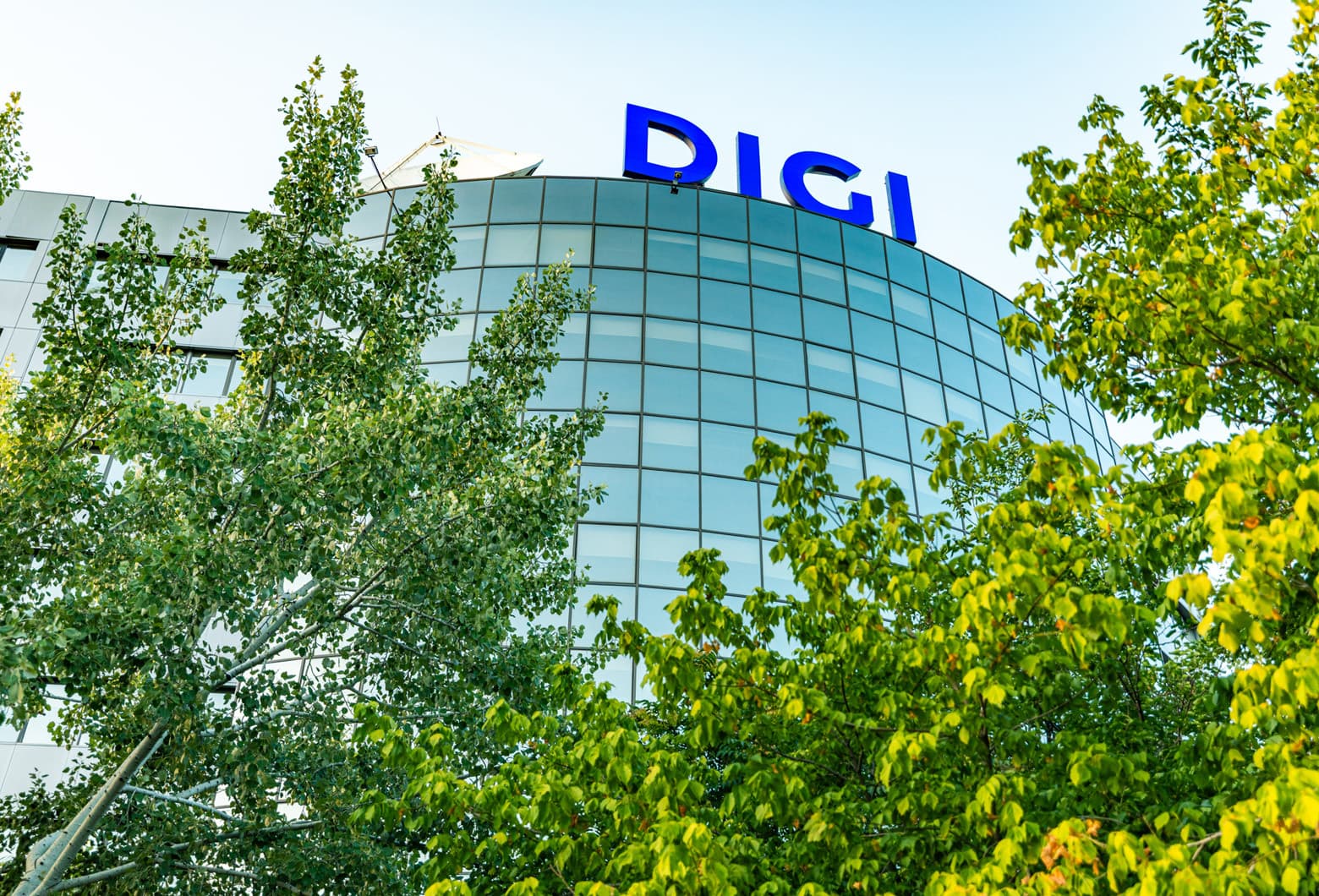 SRI, precizări la...precizări în cazul contractului SAFE de 196 de milioane de euro. Acum pomeneşte şi numele Digi