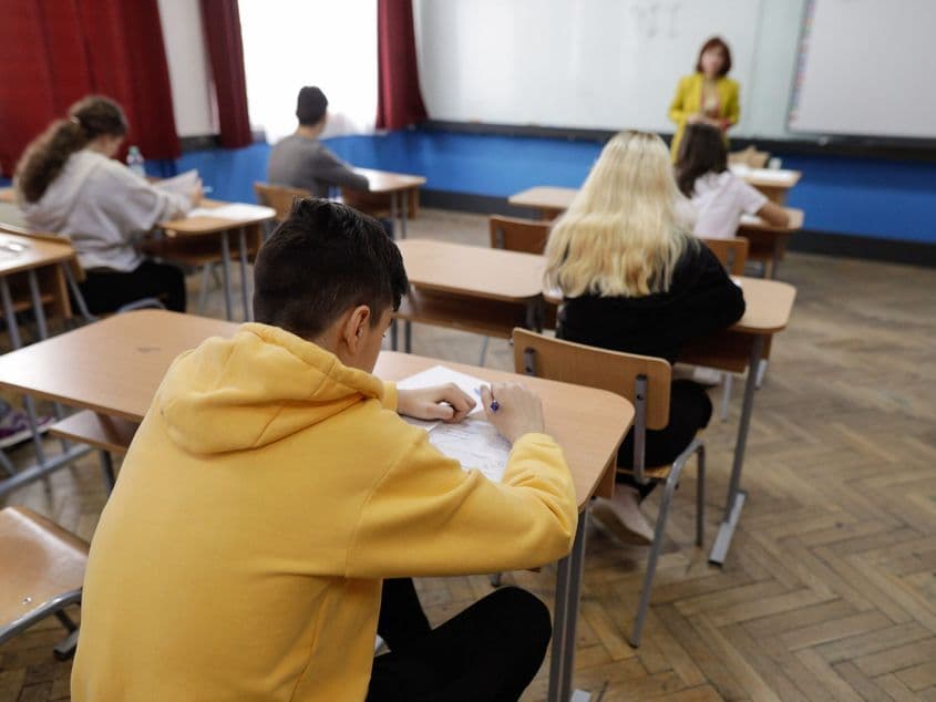 Suntem răi, oameni buni. Cum o știre care ar fi trebuit să fie despre Evaluarea Națională a devenit instrument de hărțuire a unei eleve