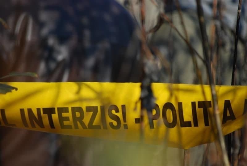 Descoperire macabră în județul Iași. Un bărbat de 53 de ani a fost găsit decedat pe un câmp