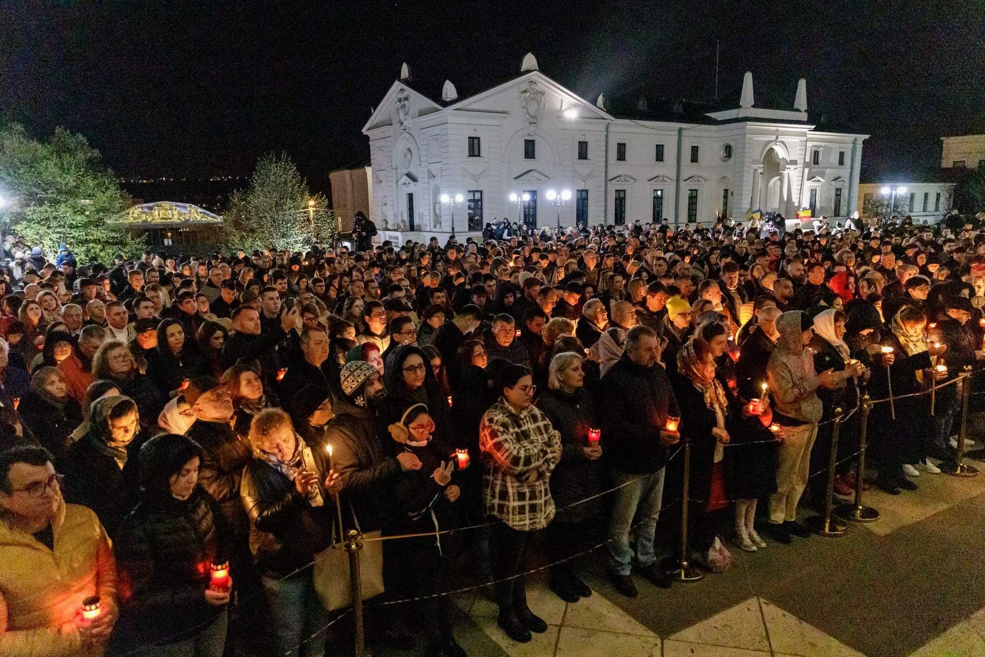 Programul slujbelor din noaptea de Înviere în Iași. Unde pot merge credincioșii astăzi și la ce oră? Programul de la Mitropolie