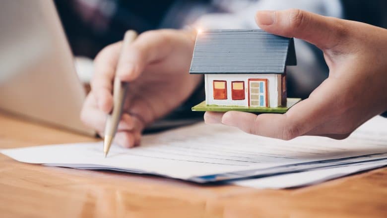 TOPUL băncilor cu cele mai mici rate la „Noua Casă”. Ce ofertă este pe primul loc și cât plătești lunar pentru un credit de 50.000 de euro?