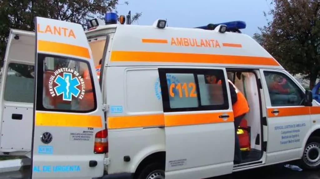 Copil de trei ani din Iași în stare gravă la spital după ce a căzut de pe tobogan, în prezenţa mamei, în curtea unei şcoli