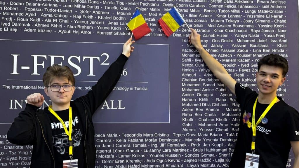 Aur și bronz la cel mai mare târg de știință din Africa: ce au inventat doi elevi de clasa a XI-a din Iași pasionați de inginerie și fizică