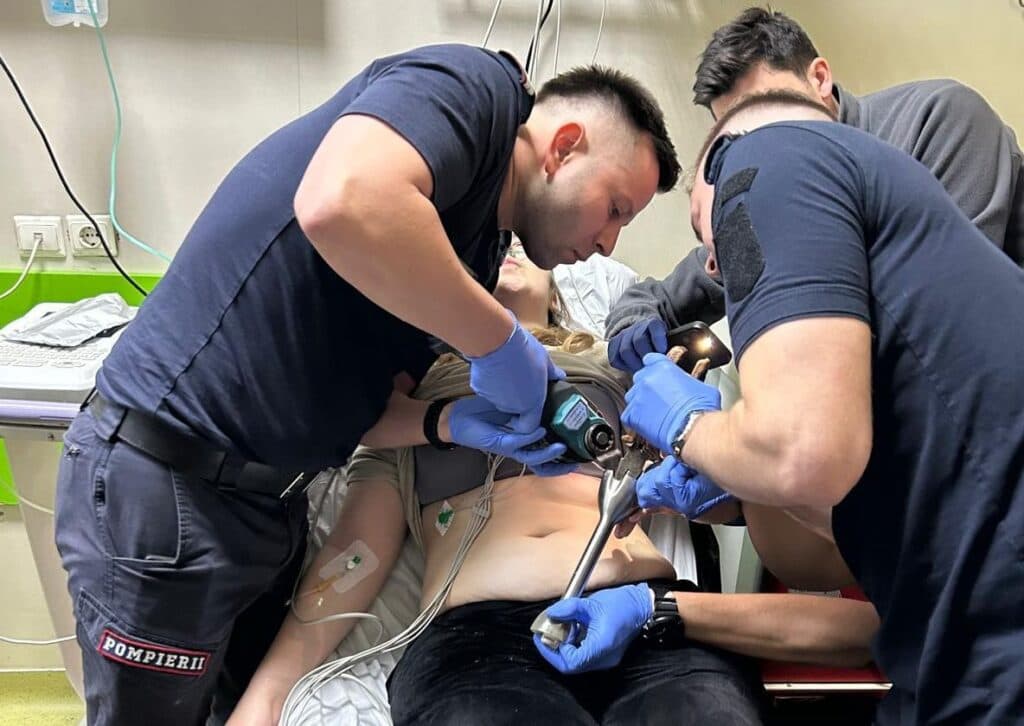 Accidente casnice grave la Iași – Două femei internate după răni provocate de blender și arsuri