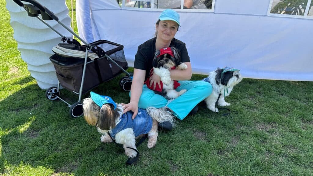 Scufița Roșie, pantera neagră Bagheera și Gucci și-au dat întâlnire la Animal Fest by USV Iași. Poveștile câinilor care au schimbat viața stăpânilor lor. „Sunt copiii noștri”