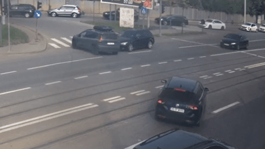 VIDEO | Noi imagini cu accidentul violent din zona fostului Bazar unde un copil de 2 ani a fost proiectat în afara autoturismului