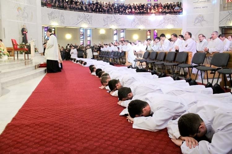 Zece diaconi au fost hirotoniți preoți în Catedrala „Sfânta Fecioară Maria, Regină” din Iași