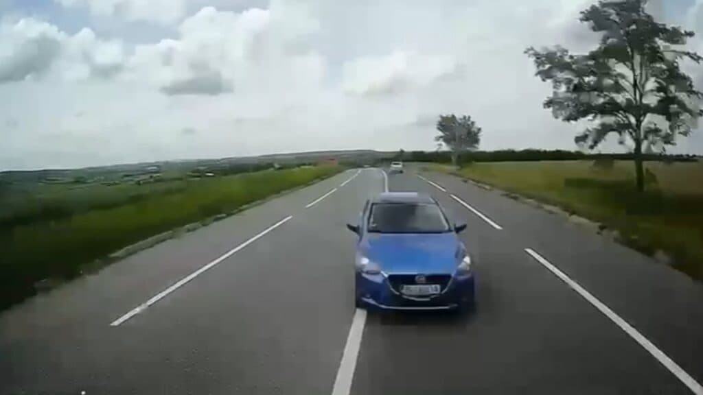 VIDEO | Cum s-a produs accidentul grav de la Iași în care au fost implicate un autoturism și un TIR. Momentul impactului, surprins de o cameră de bord
