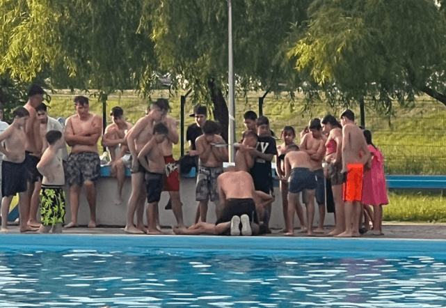 Momente dramatice la Ștrandul Municipal. Un copil de 6 ani a fost scos din apă în stare gravă