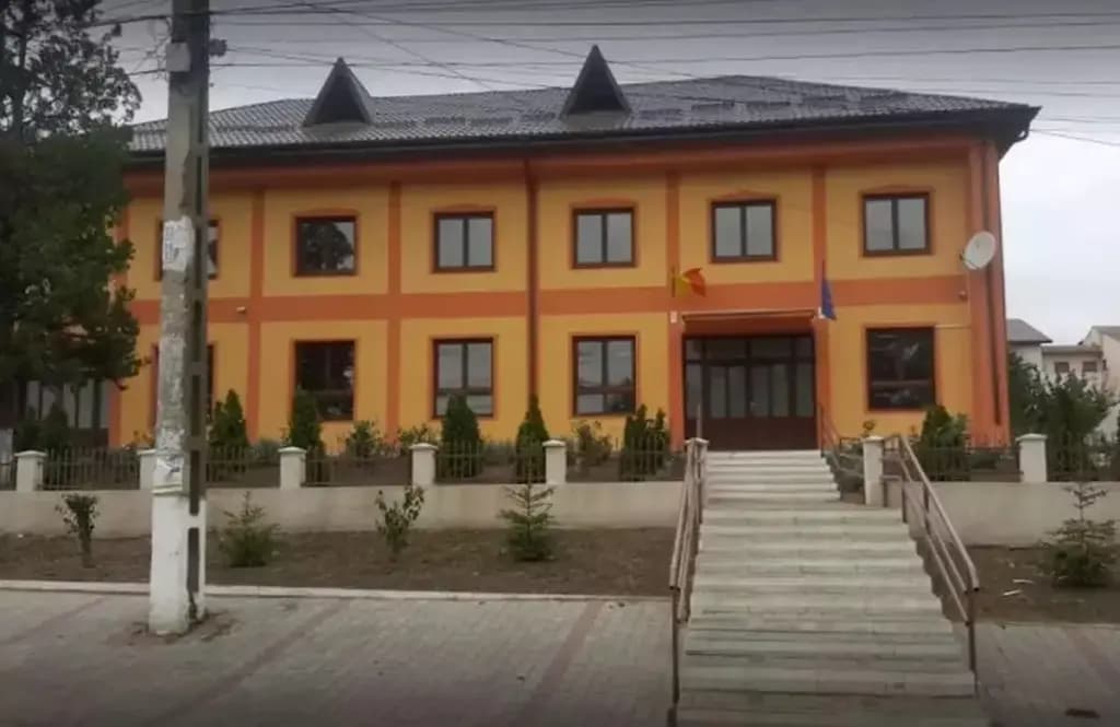 Cum s-au scurs banii publici la o primărie din județ? | Servicii IT cumpărate la prețuri aproape duble, pentru activități care existau doar pe hârtie
