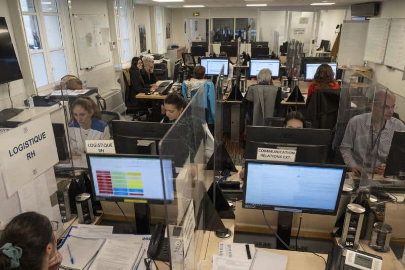 Alte zeci de concedieri în rândul specialiștilor IT: compania care preferă să mizeze pe inteligența artificială și susține că așa crește cifra de afaceri