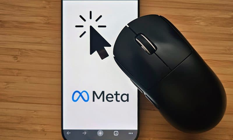 Meta vrea să-și antreneze AI-ul urmărind mișcările de mouse ale angajaților săi. De aici începe problema