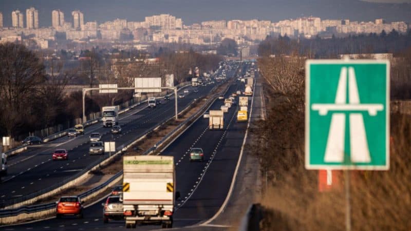 Noi costuri pentru românii care pleacă în vacanță cu mașina în Bulgaria, Grecia și Turcia. Taxele și amenzile au crescut