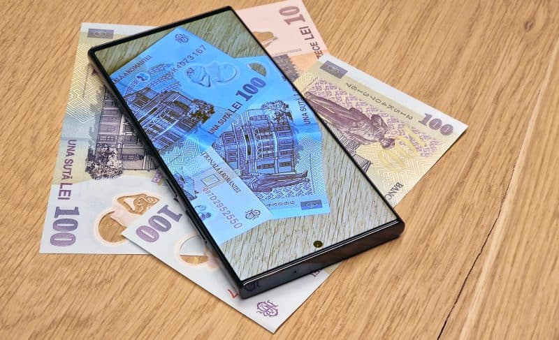 Telefoanele mobile s-ar putea scumpi, dar nu din cauza inflației din România. Centrele de date AI și goana după cipuri ar fi de vină