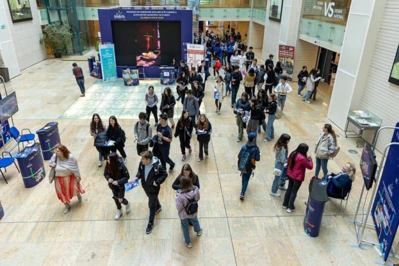A început cel mai mare târg educațional din România. Participă 93 de licee și 12 universități