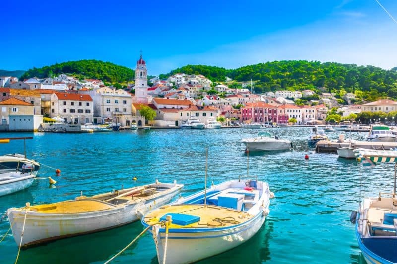Cele mai frumoase plaje din Croaţia. Turiştii din România merg în număr din ce în ce mai mare aici