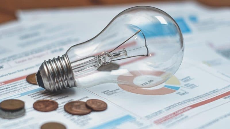 Cum ar putea plăti românii mai puțin la electricitate. Planul care promite facturi cu 25% mai mici