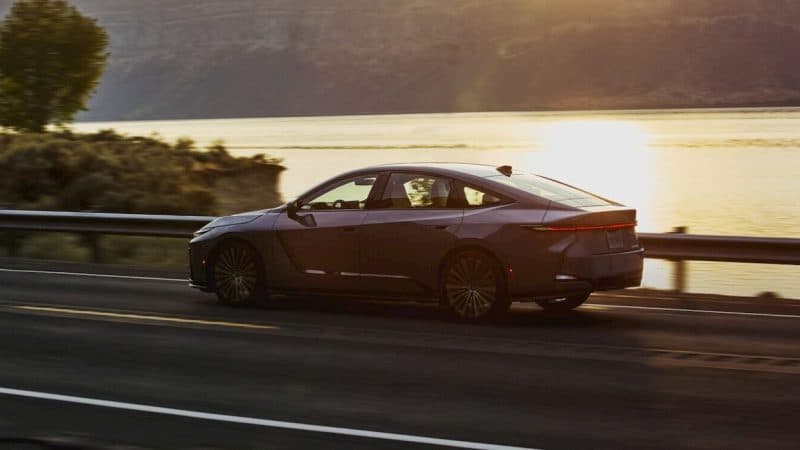 Lexus are un sedan electric mai ieftin decât Audi și BMW, dar autonomia reală spune o poveste complicată
