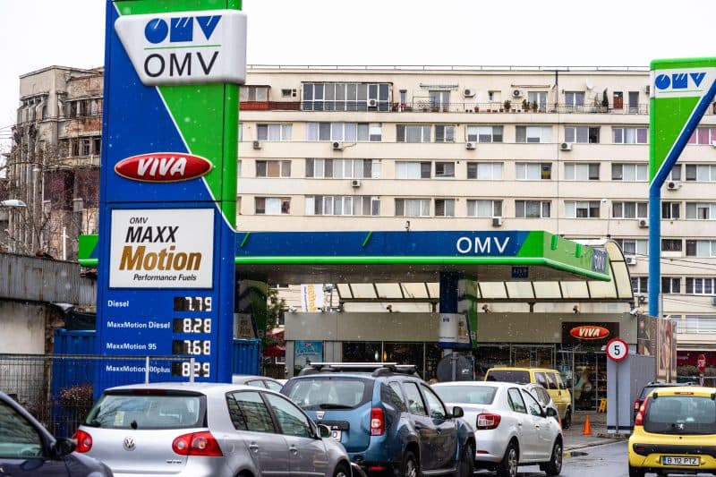 Motorina s-ar putea scumpi de la 1 iulie. Cât ar putea ajunge să coste un litru la pompă