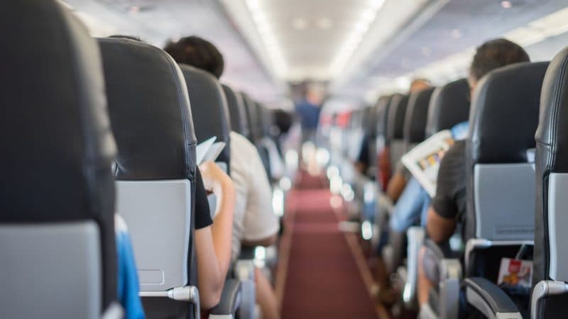 De ce este atât de frig în avion, chiar și vara: motivul nu ține doar de confort