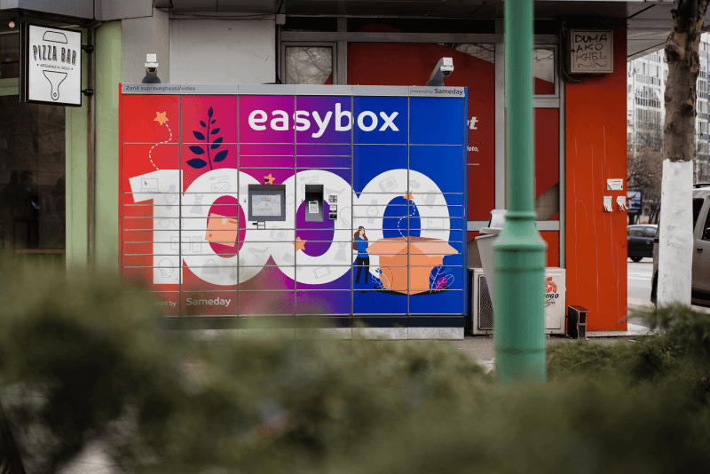 Românii pot dona haine, alimente și rechizite direct la easybox. Primele 10.000 de transporturi sunt gratuite