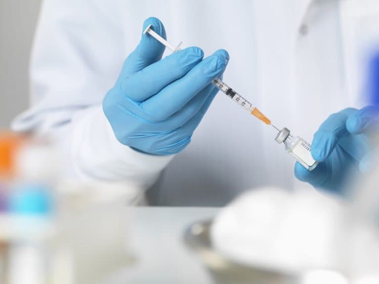 Vaccinul personalizat împotriva melanomului care ar putea schimba tratamentul cancerului. Riscul de recidivă a fost redus la jumătate după cinci ani