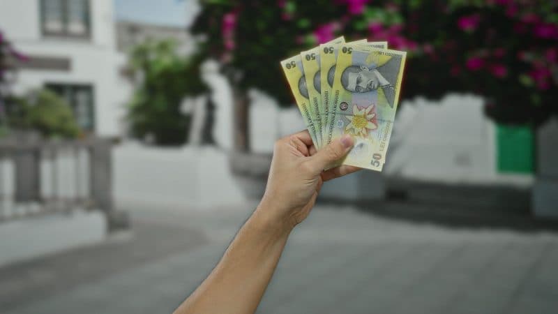 Ce este „doomspendingul”, fenomenul care îi sperie pe specialiști. De ce economisirea nu mai este o prioritate pentru tineri