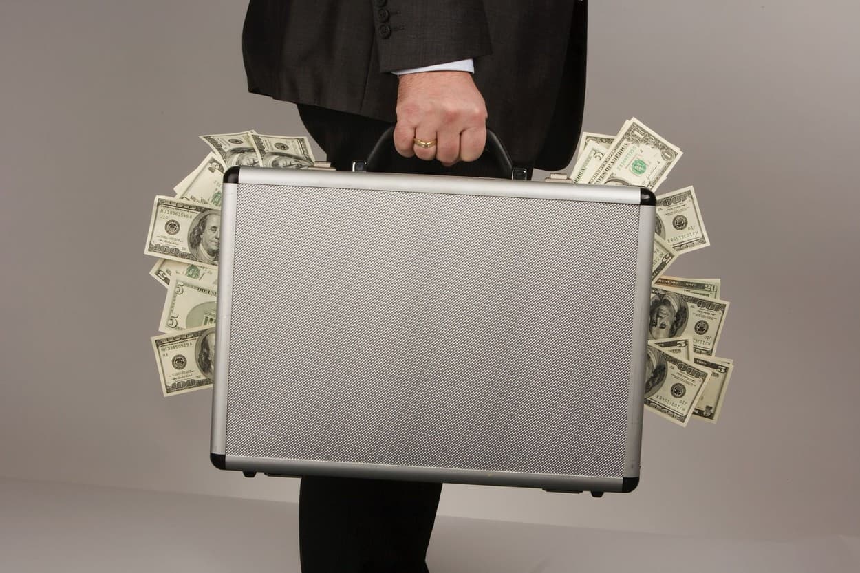 Cine sunt cei 6 români din topul celor mai bogați oameni din lume realizat de Forbes și de unde provin averile lor