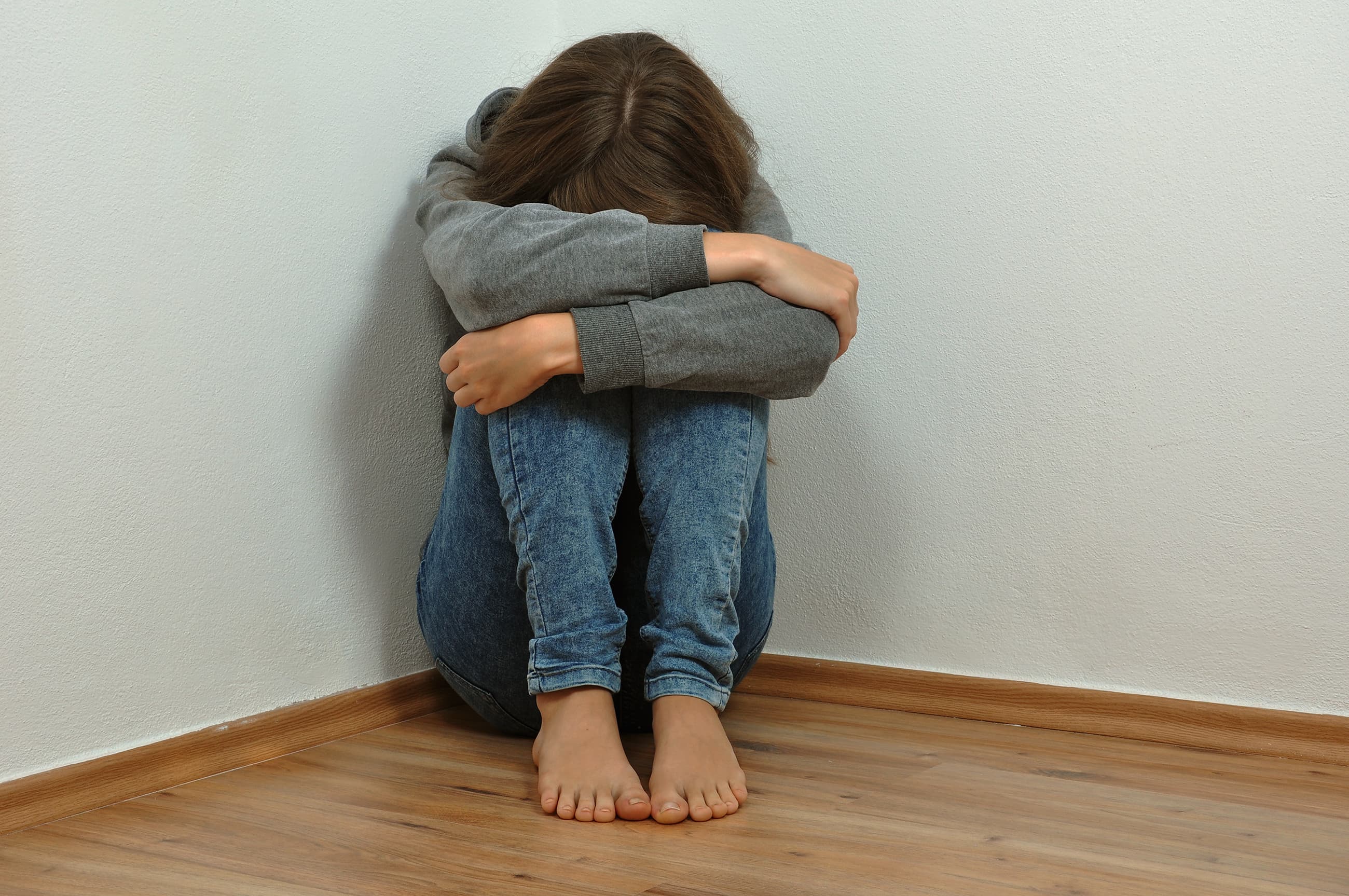 Un bărbat din Mehedinți a fost arestat după ce a drogat şi a exploatat sexual o fată de 14 ani instituţionalizată