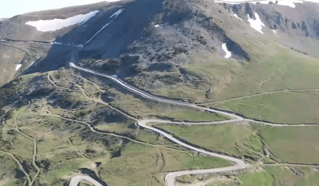 S-a redeschis traficul pe cea mai înaltă șosea din România, Transalpina. Recomandările polițiștilor pentru șoferi