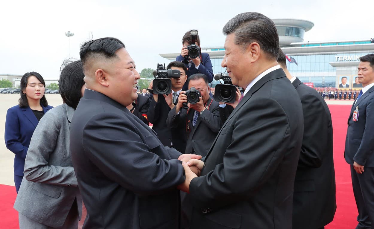 Xi Jinping merge într-o vizită oficială în Coreea de Nord, luni și marți