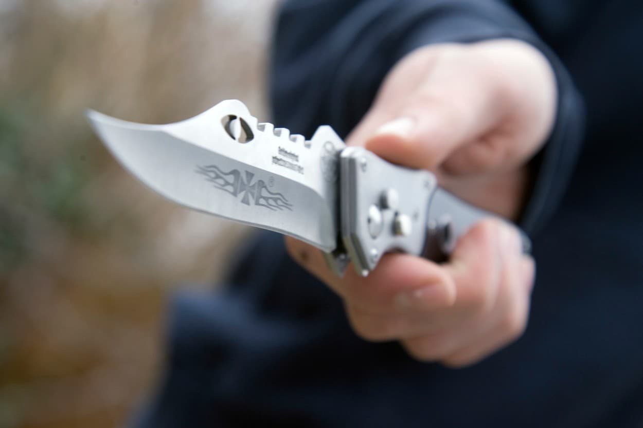 Fenomen îngrijorător în școlile britanice: copii de șapte ani, prinși cu arme albe la ore. Sindicate: Profesorii nu sunt agenți de pază