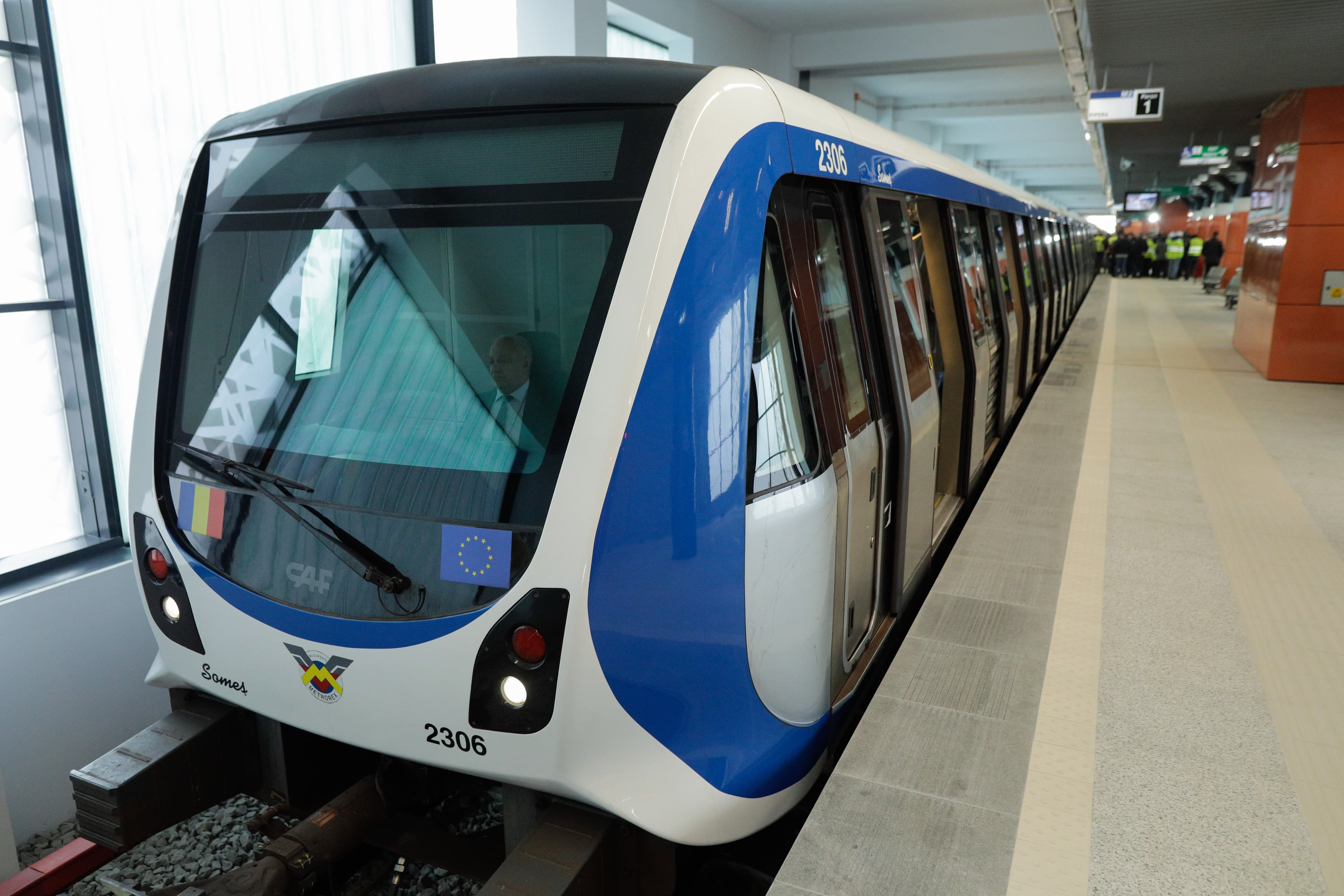Incident la metrou, luni dimineață: un vagon s-a umplut de fum, pasagerii au coborât în stație