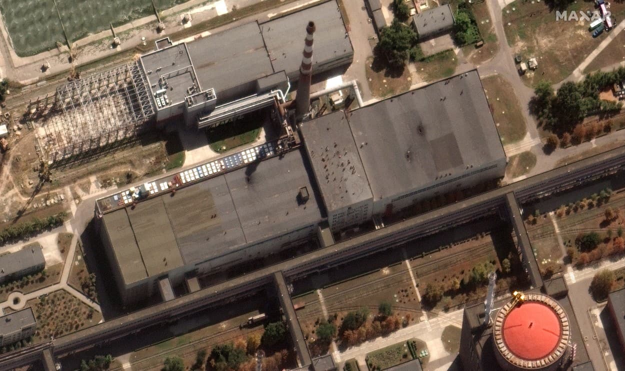 Centrala nucleară de la Zaporojie a fost lovită de o dronă militară. Expert: A ataca situri nucleare este o joacă cu focul