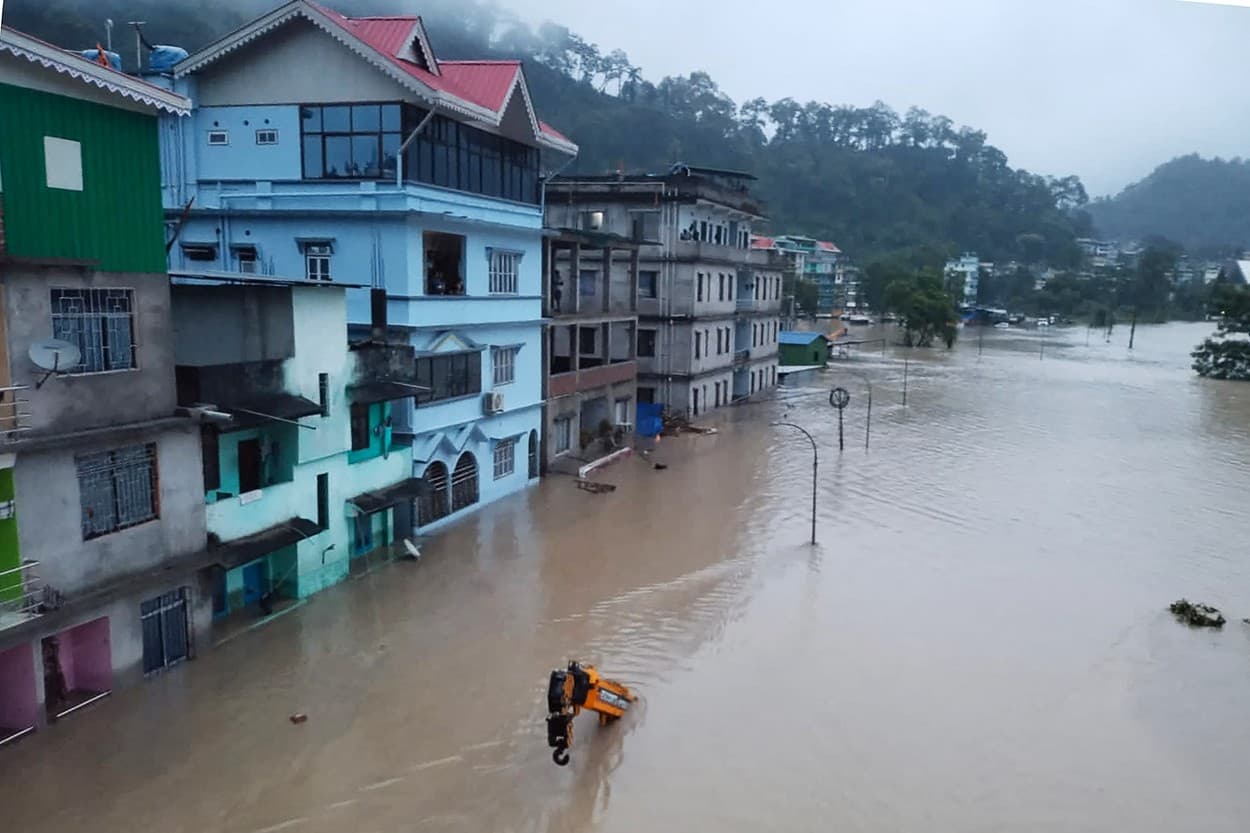 „Tsunamiurile” care se dezlănțuie la peste 5.000 de metri altitudine și distrug sate întregi din Himalaya. Cum se declanșează dezastrul