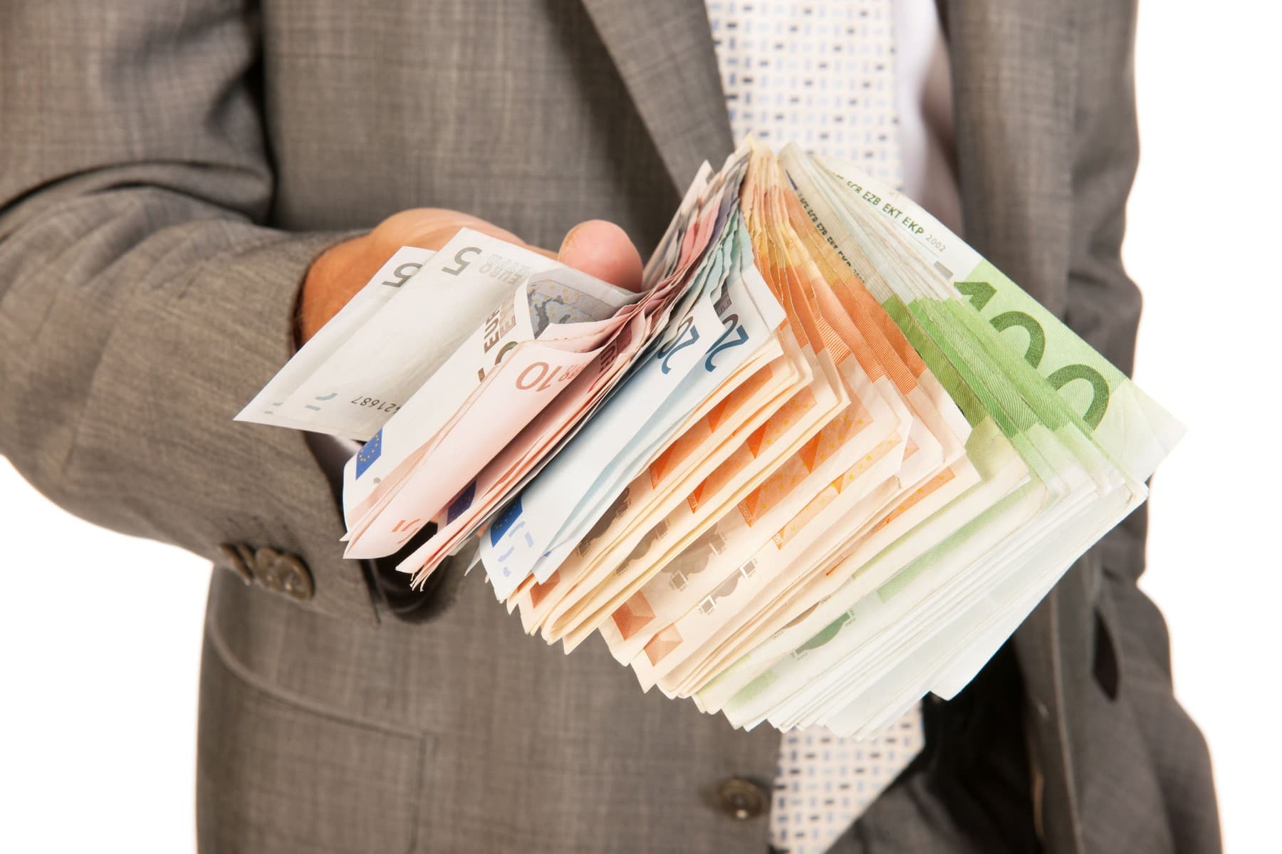 Femeia acuzată că și-a ucis mama pentru avere ar fi fost șantajată. Două persoane i-ar fi cerut 100.000 de euro