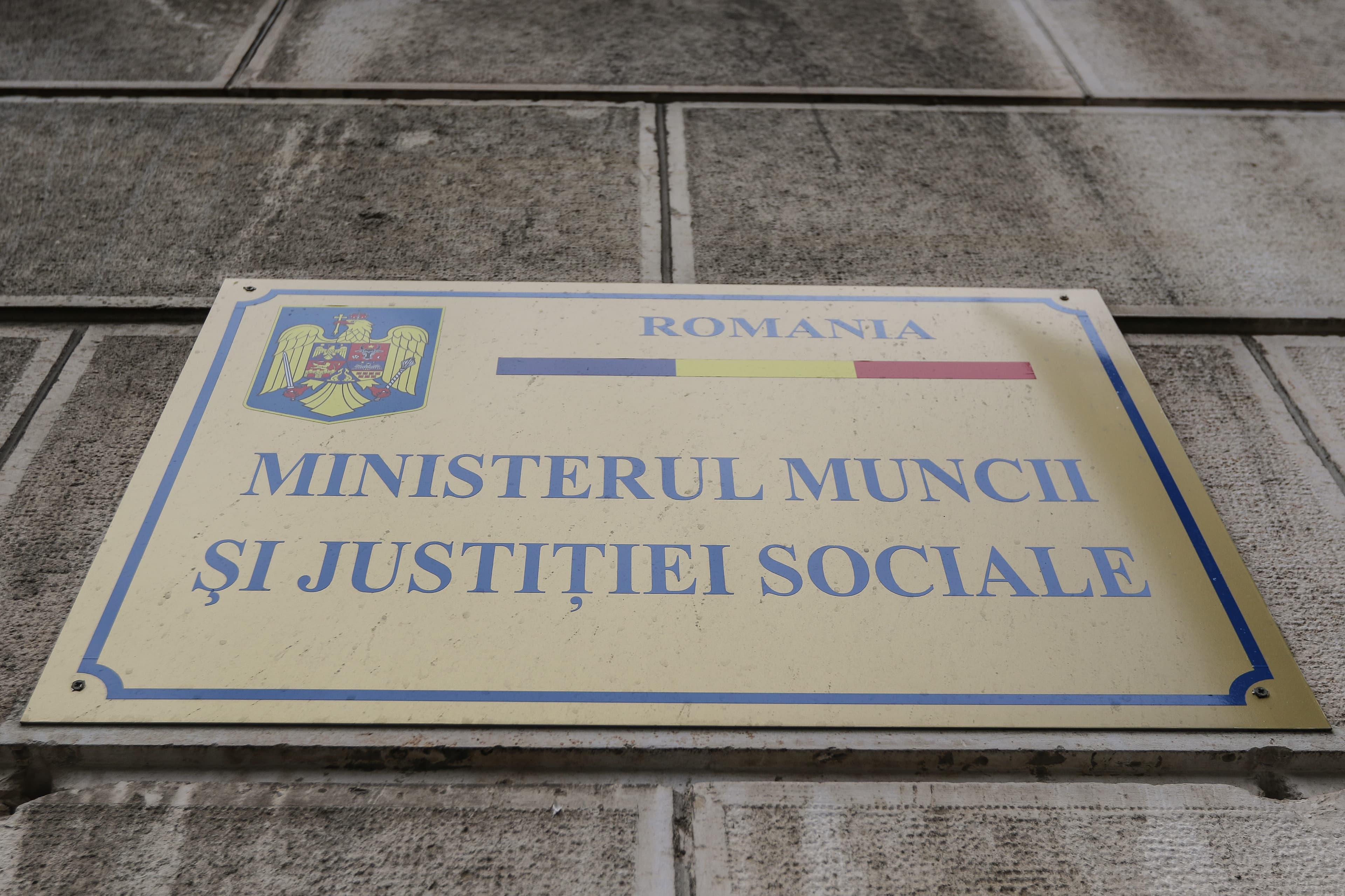Noi consultări la Ministerul Muncii pe legea salarizării. Majorările pentru demnitari, în centrul discuțiilor