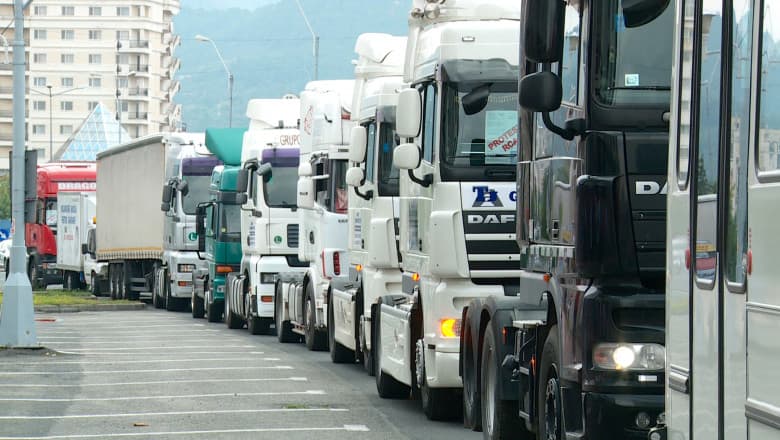 Infotrafic: Canicula impune restricții de circulație pentru autovehiculele de peste 7,5 tone drumuri din 19 județe