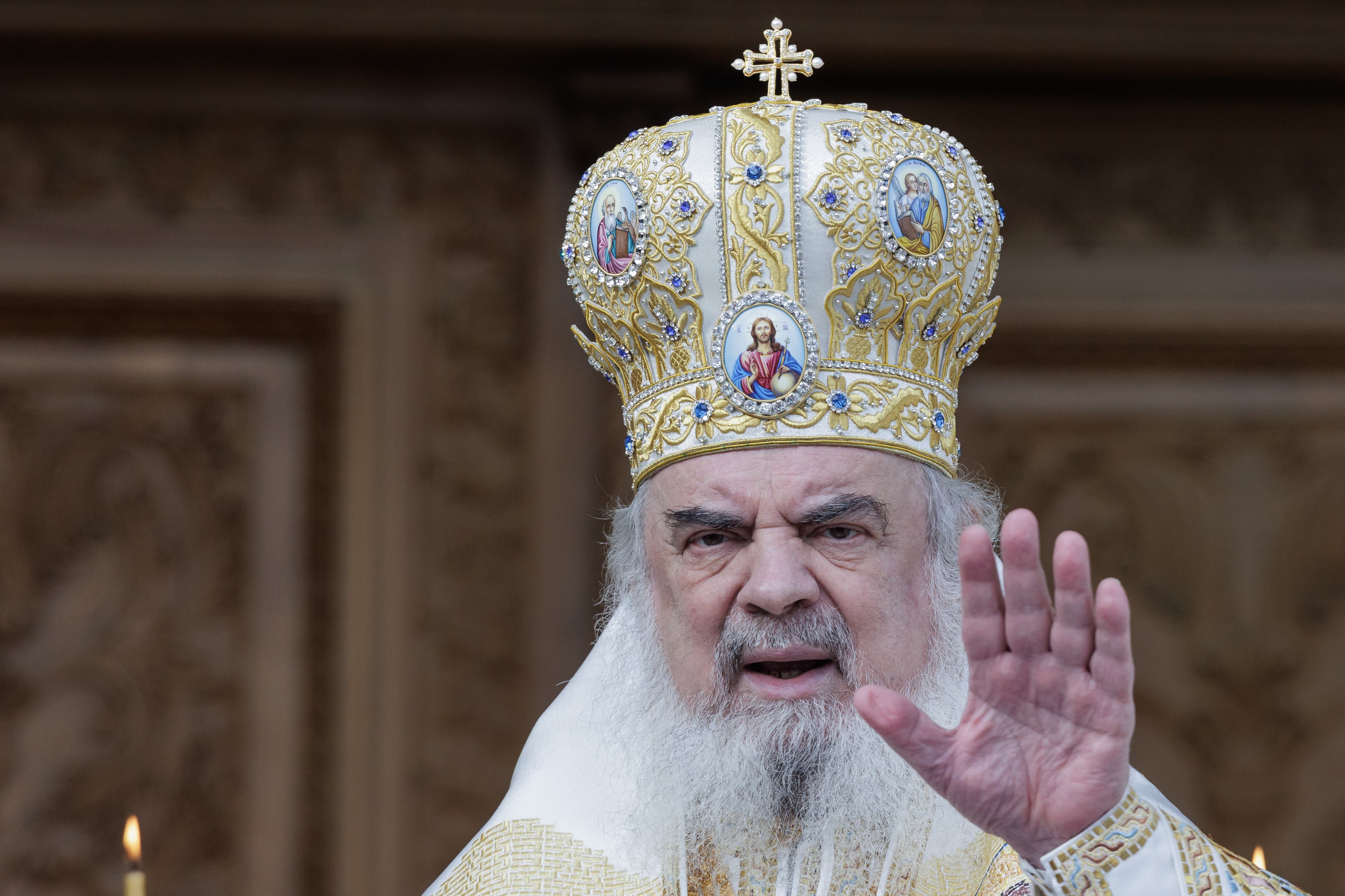 Patriarhul Daniel, în Pastorala de Paşti: „Este necesar să fie afirmate cu tărie sfinţenia căsătoriei şi solidaritatea în familie”