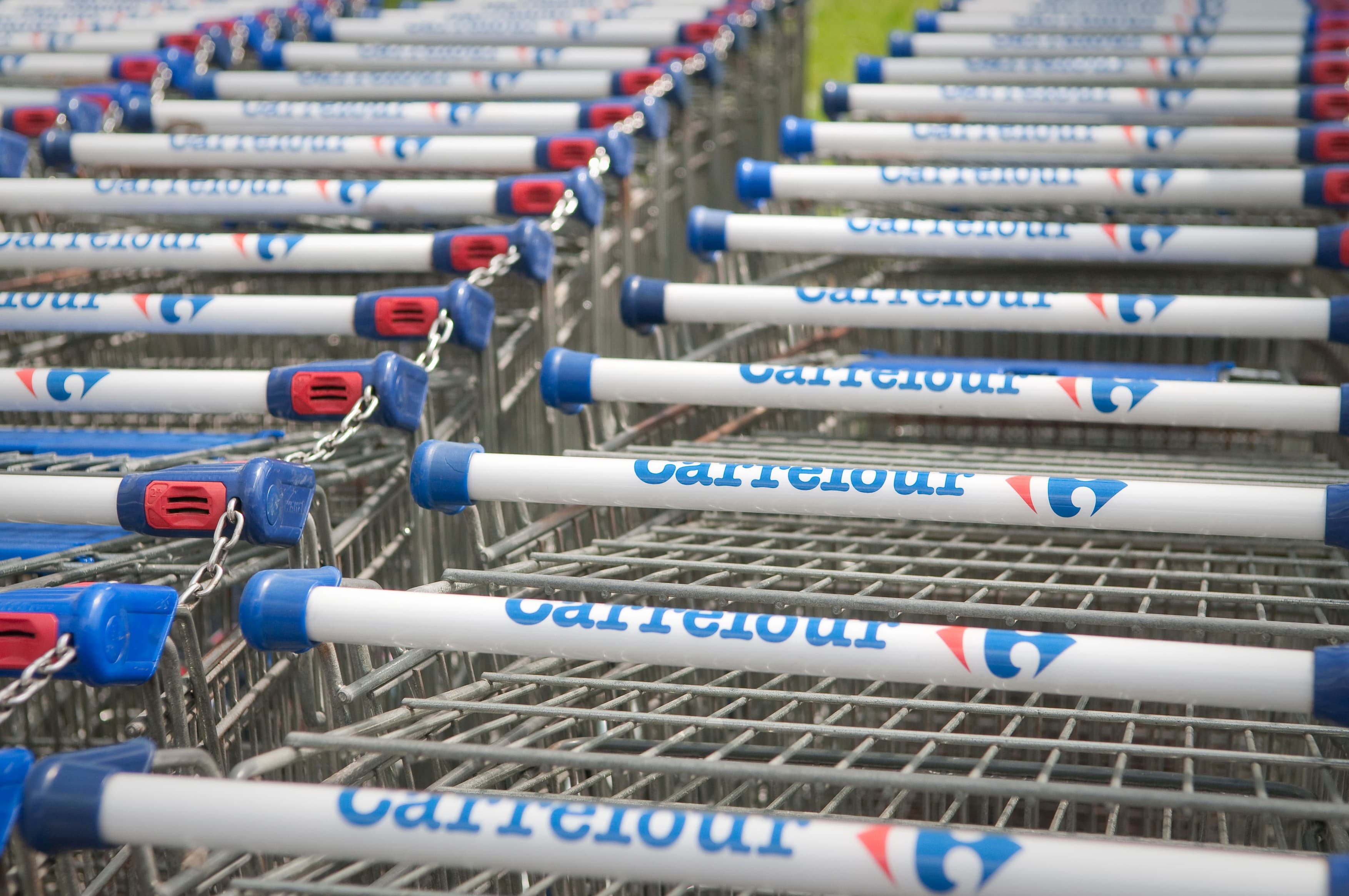 Consiliul Concurenței a autorizat preluarea Carrefour România de către Pavăl Holding, proprietarul Dedeman