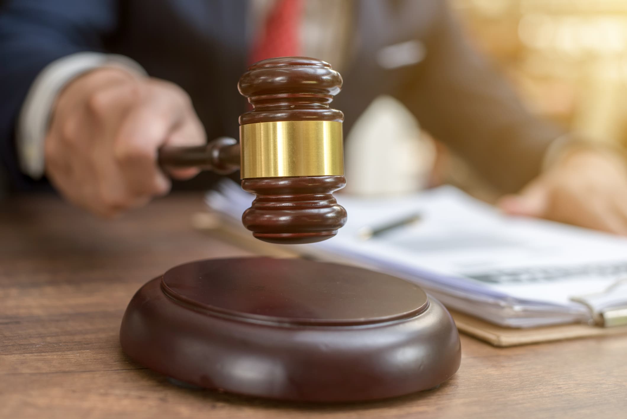 Două dintre băncile amendate de Consiliul Concurenței anunță că vor contesta în instanță sancțiunile