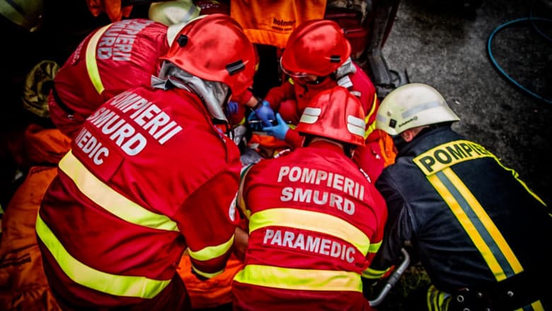Accident grav cu trei mașini pe DN 1, în Brașov. Un copil a murit, alte opt persoane au fost duse la spital