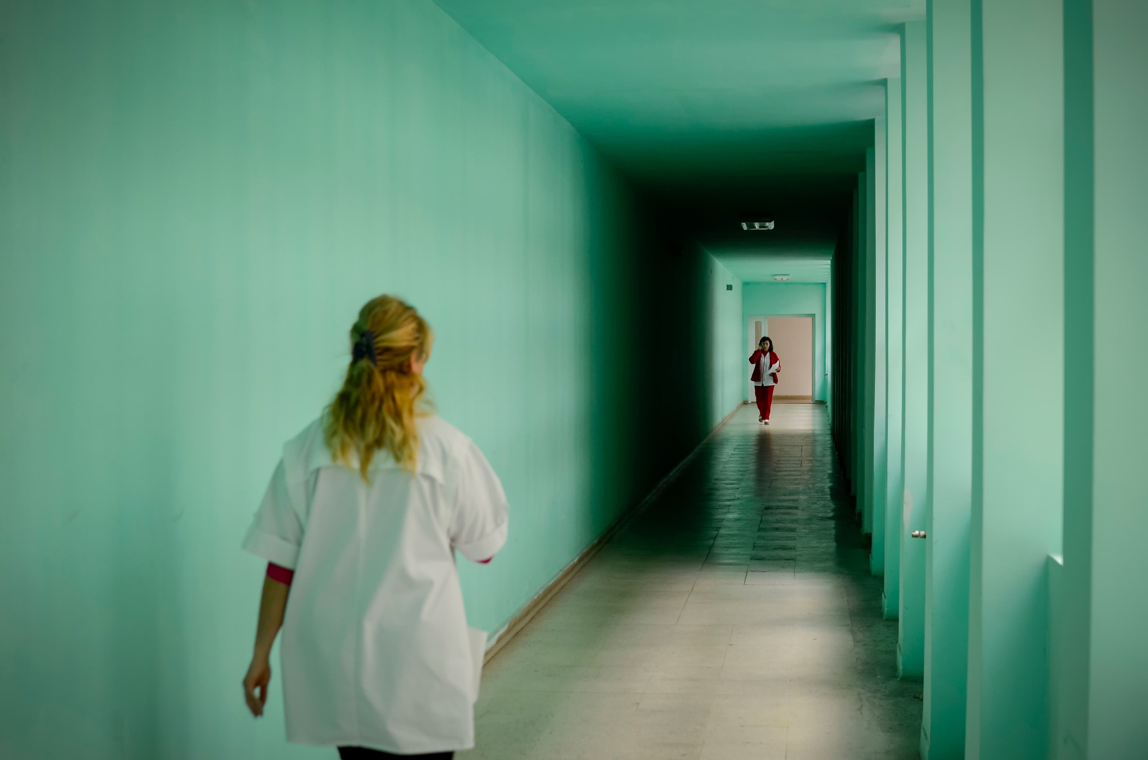 Pedepse mai mari pentru violențele din spitale. Senatul a adoptat legea privind protecția personalului medical