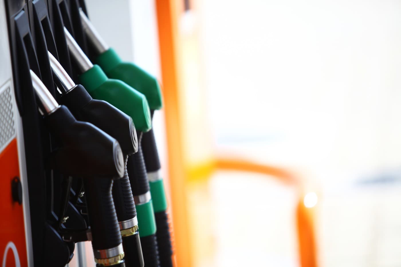 Bani pentru carburant și taxa de dezvoltare urbană eliminată în Sectorul 4. Sprijinul de 600 de lei va fi acordat în trei tranșe