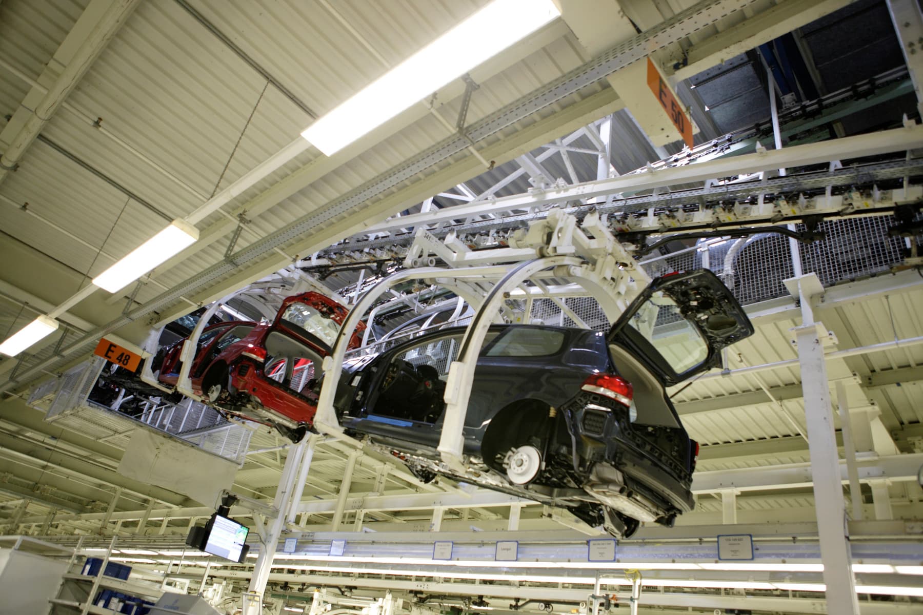 Restructurări masive la Volkswagen: grupul ia în calcul concedierea a până la 100.000 de angajați și închiderea a patru fabrici