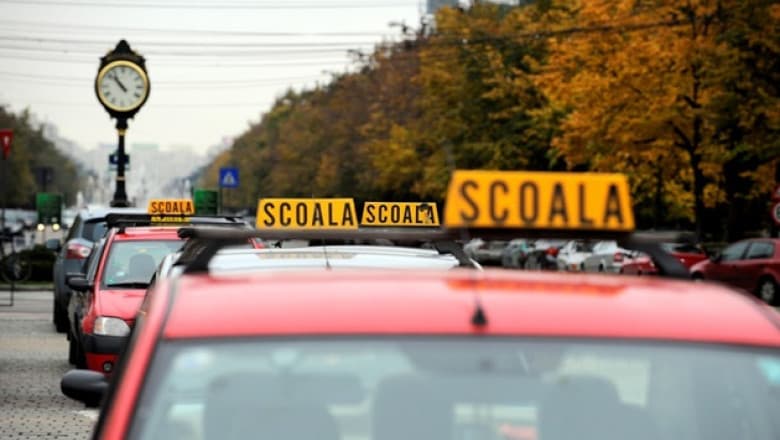 Cum se „trecea” examenul auto la Suceava: bani în plic și examene aranjate. Șașe instructori, trimiși în judecată