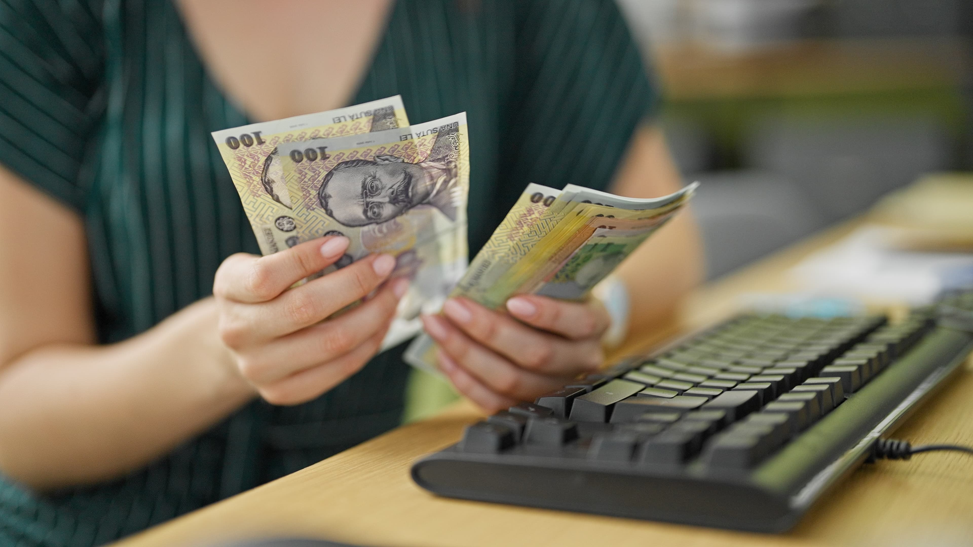ANPIS a virat peste 1,2 miliarde de lei pentru alocațiile copiilor și alte beneficii sociale. Câți români au primit bani în aprilie